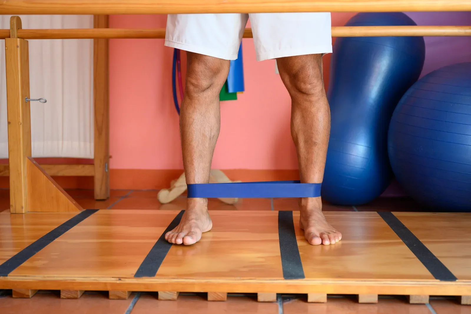 Patient doing ankle exercises with a resistance band in a rehabilitation center, a step in life after ankle replacement