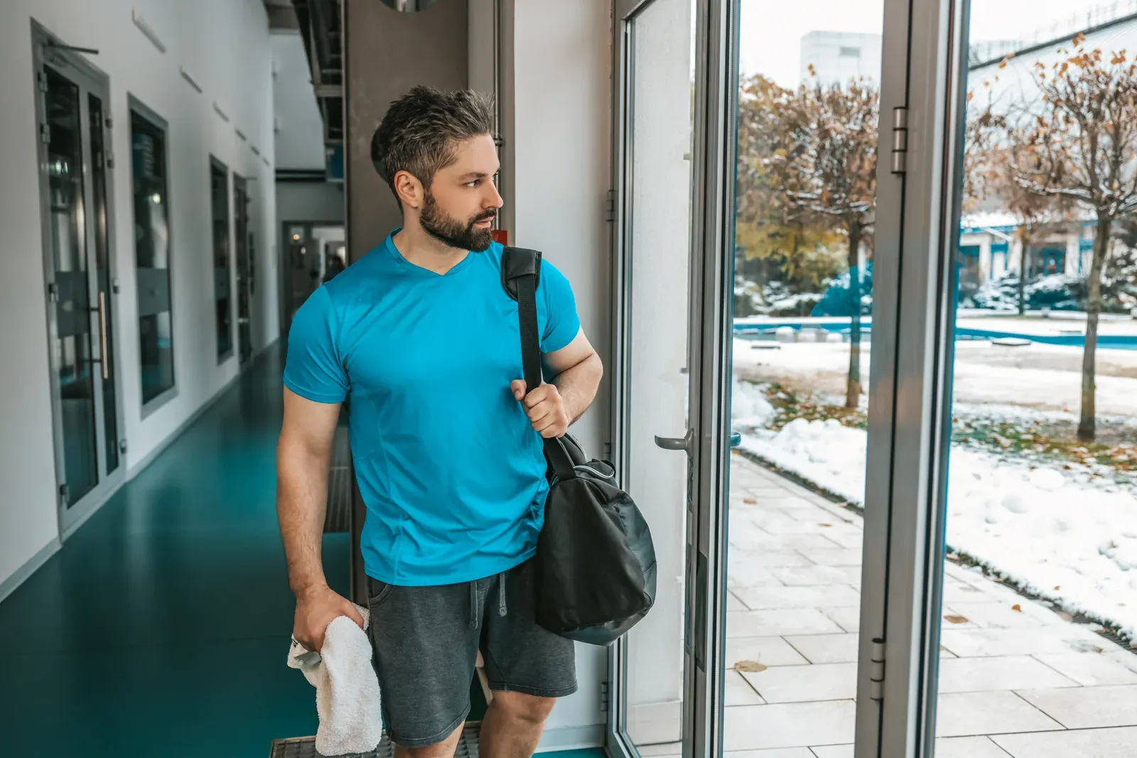 Athlete leaving the gym after a good workout, the point many men with gym anxiety work toward