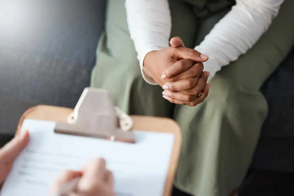 Talking through goals and starting points in a seated one-on-one consultation